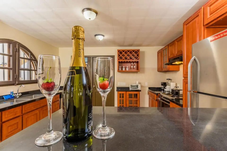 Enjoy your favorite wine in this fully equipped kitchen and bar.