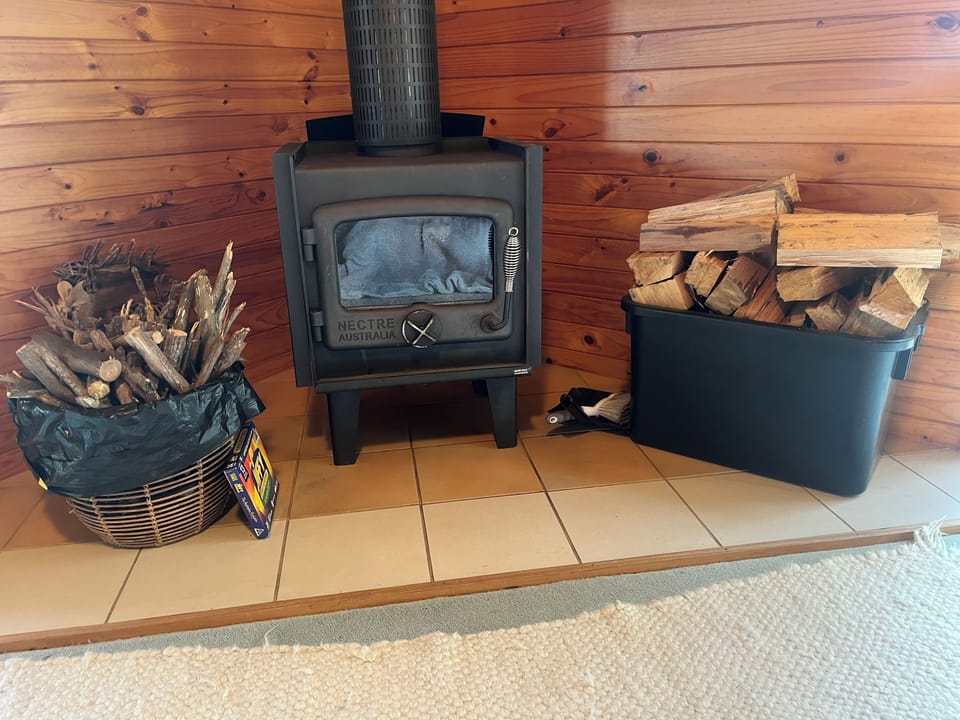 Choose the convenient r/c air con or relax by the warm, cosy fire.