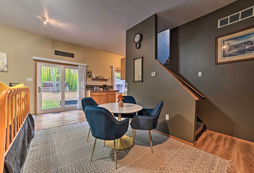 Living Room | 4-Person Dining Table