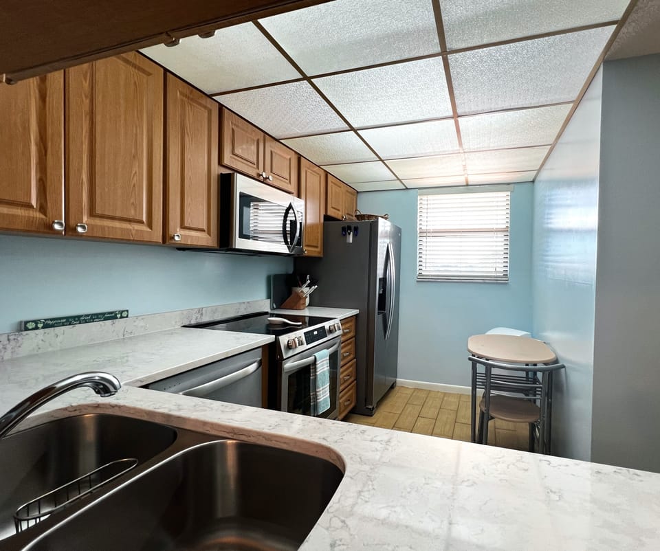 Another view of the full kitchen with breakfast table. - Another view of the full kitchen with breakfast table.