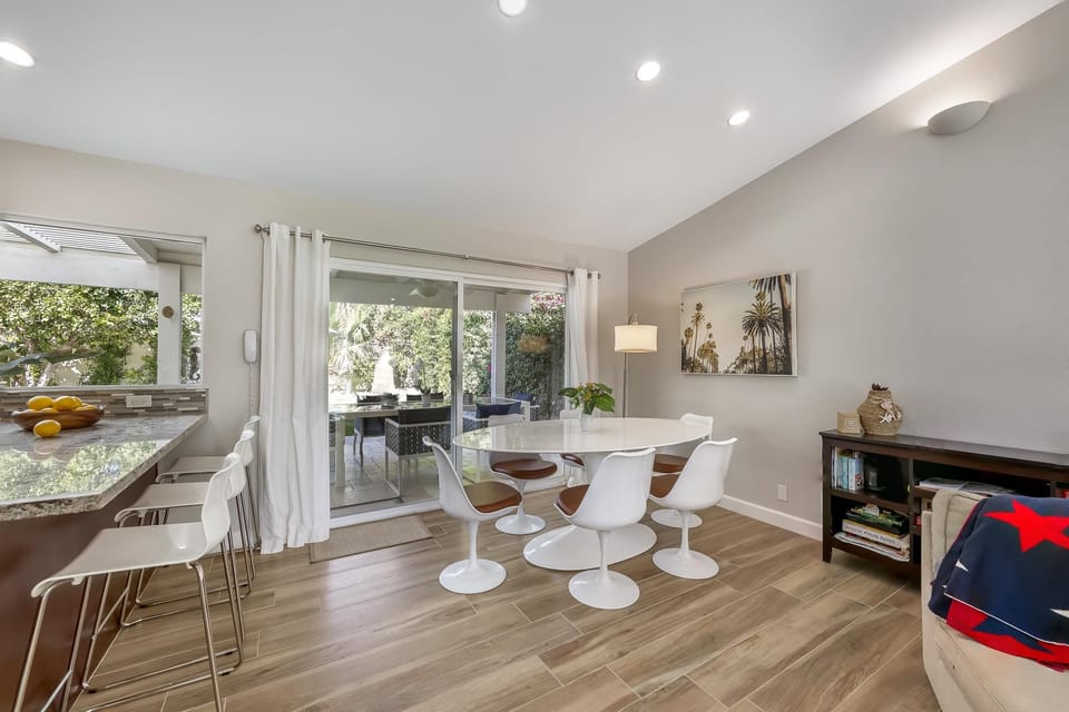 K0529 - Dining Room Bar