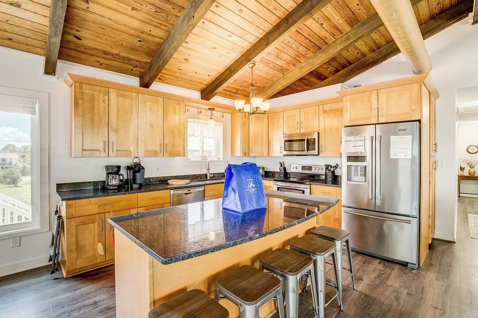 Top-Level Kitchen with Bar (seats 5)