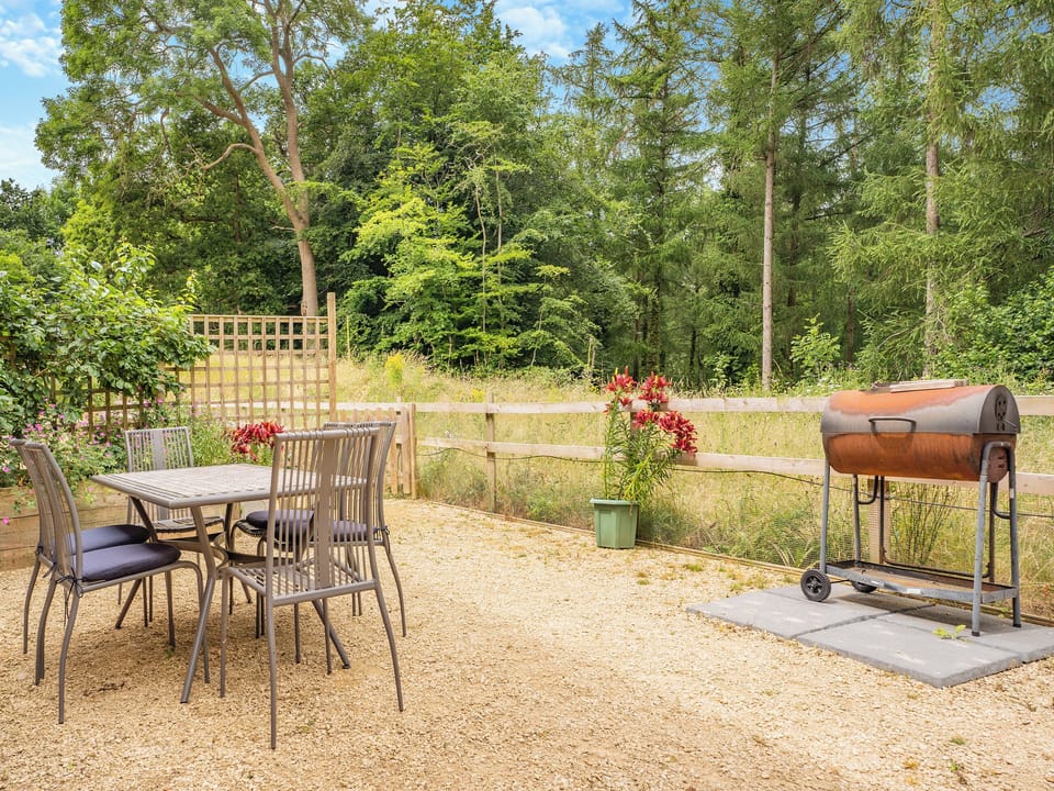 Sitting-out-area | Ash Hill - Midgham Farm, Ringwood