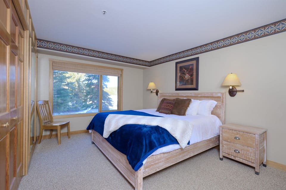 New King bed with brand new mattress