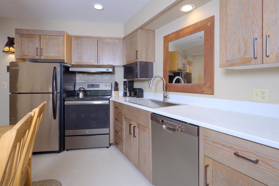 Full kitchen to easily prepare meals