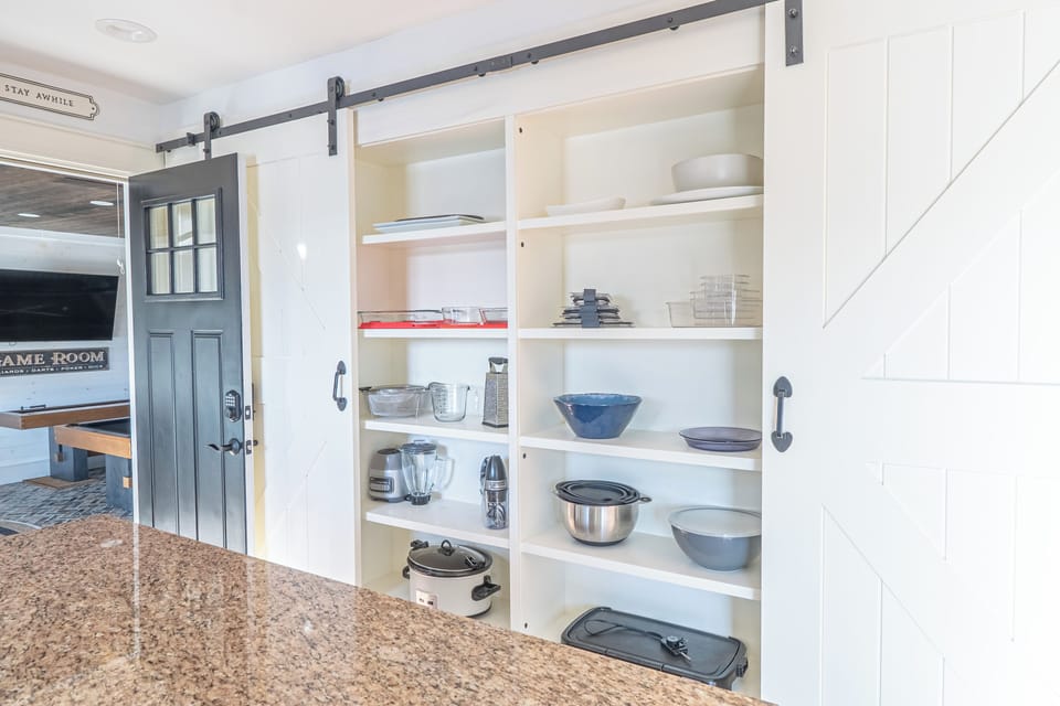 Full kitchen stocked with the basic kitchen essentials. 