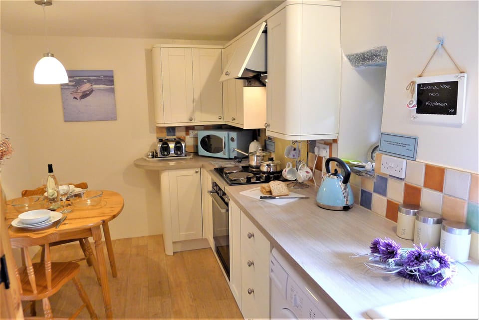 Fully fitted kitchen