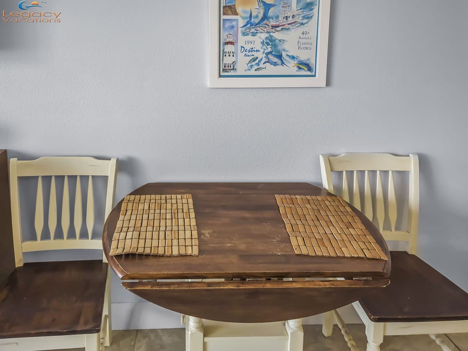 Island Surf #1 Dining Area