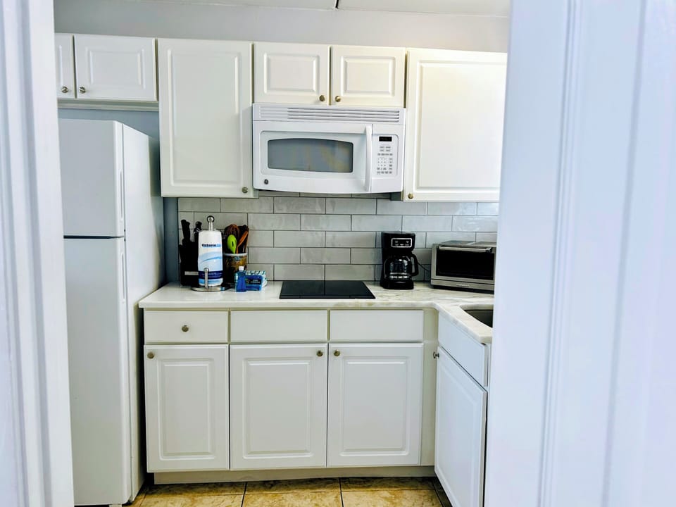 Island Surf #11 Studio Kitchen
