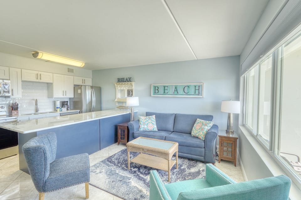 Island Surf #2 Living Room