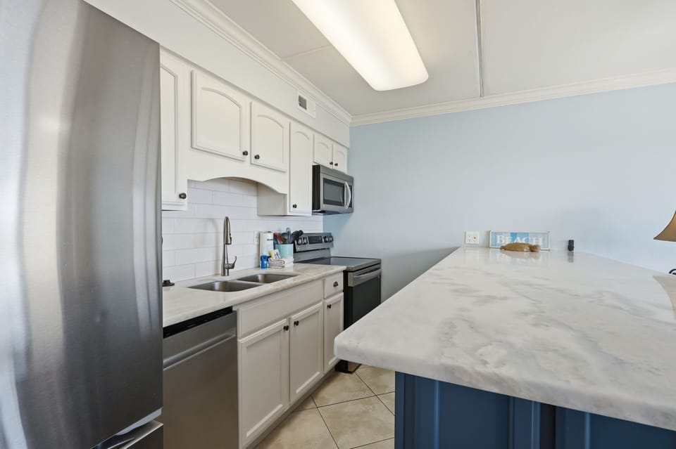 Island Surf #7 Kitchen