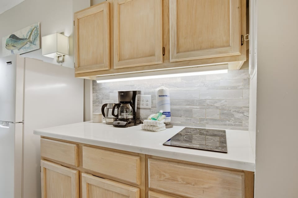 Pirates Bay B204 Kitchenette