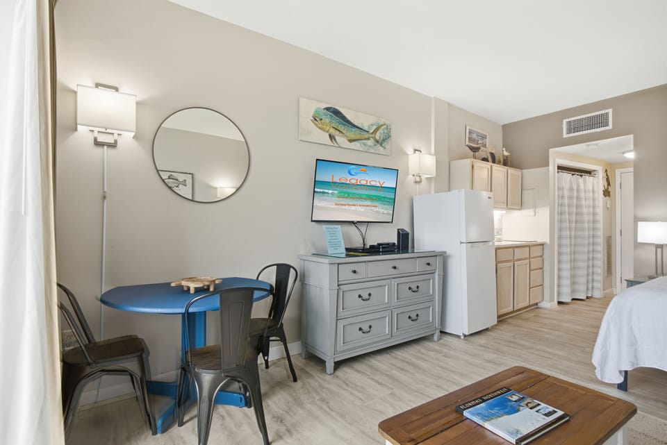 Pirates Bay B204 Studio
