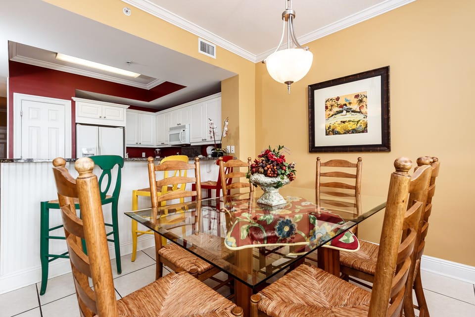 Summer Place 308 Dining Area