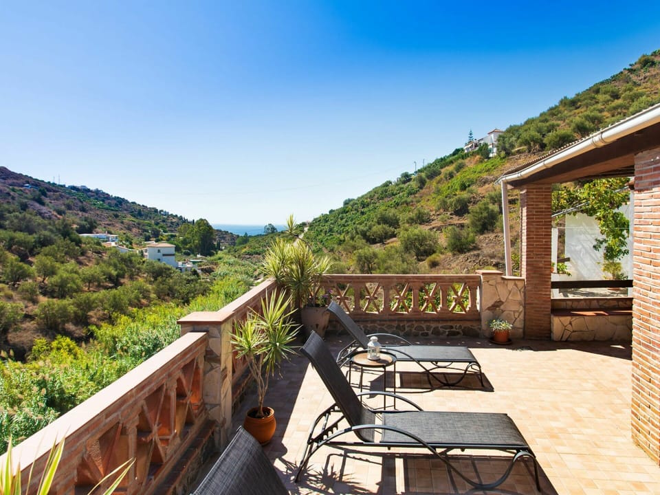 Sky, Plant, Mountain, Wood, Building, Natural Landscape, Tree, Leisure, Eco Hotel, Residential Area