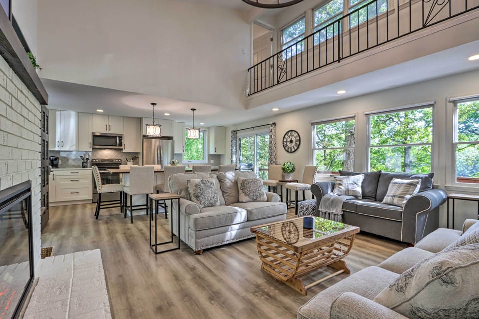 Living Room | Smart TVs | Free WiFi | Fireplace | Keyless Entry
