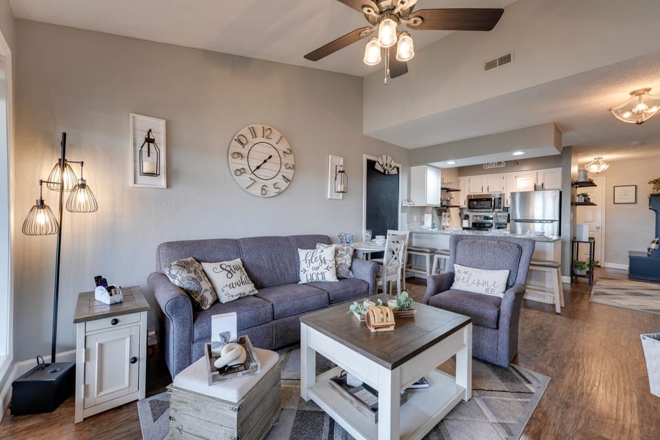 Living Room | Free WiFi | Sleeper Sofa
