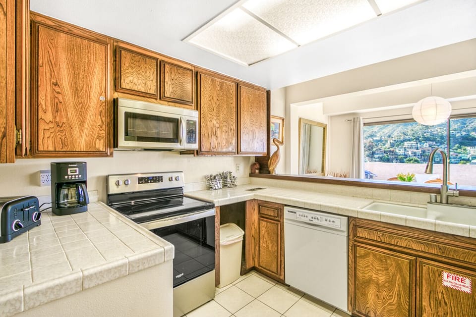 C63 - kitchen