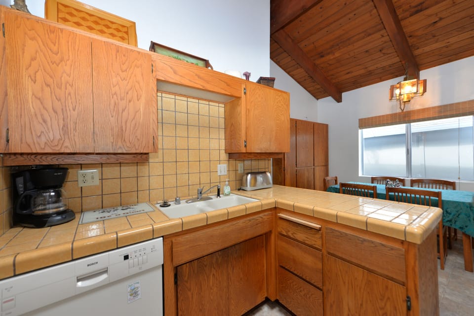 337CA - Kitchen Area.jpg
