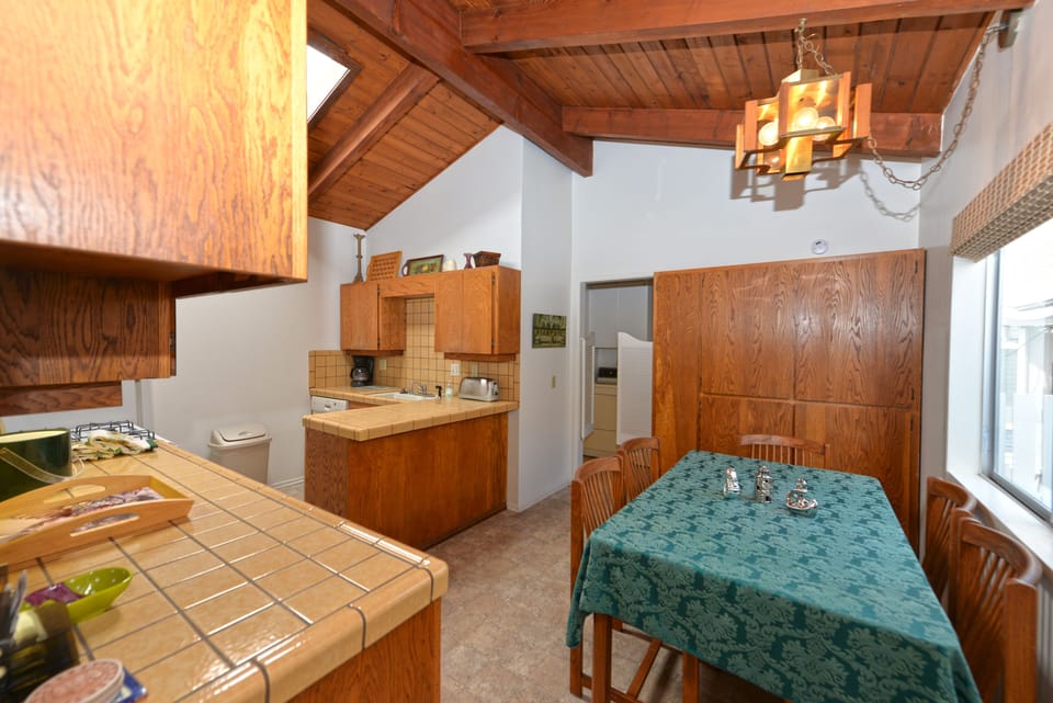 337CA - Kitchen Entance.jpg