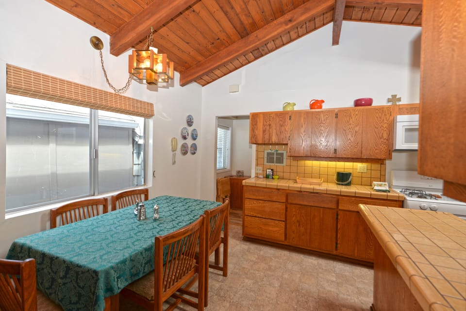 337CA - Kitchen Area Entrance from LR.jpg