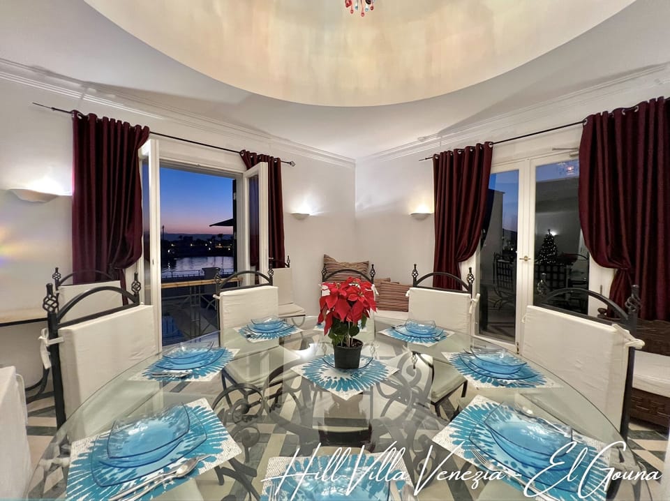 Dining Room: 10 seat circular table with brilliant views.