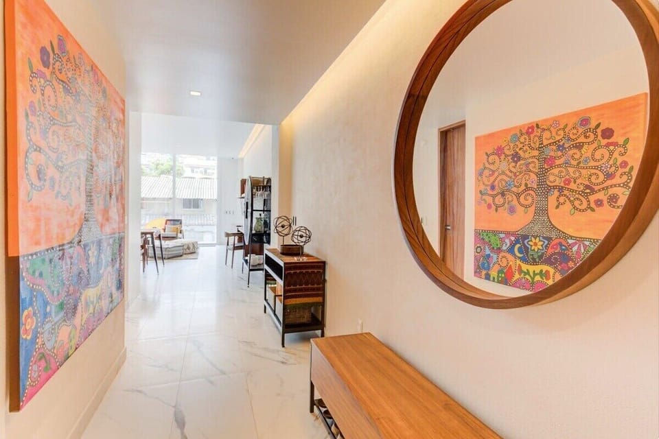 Entrance hall into living space