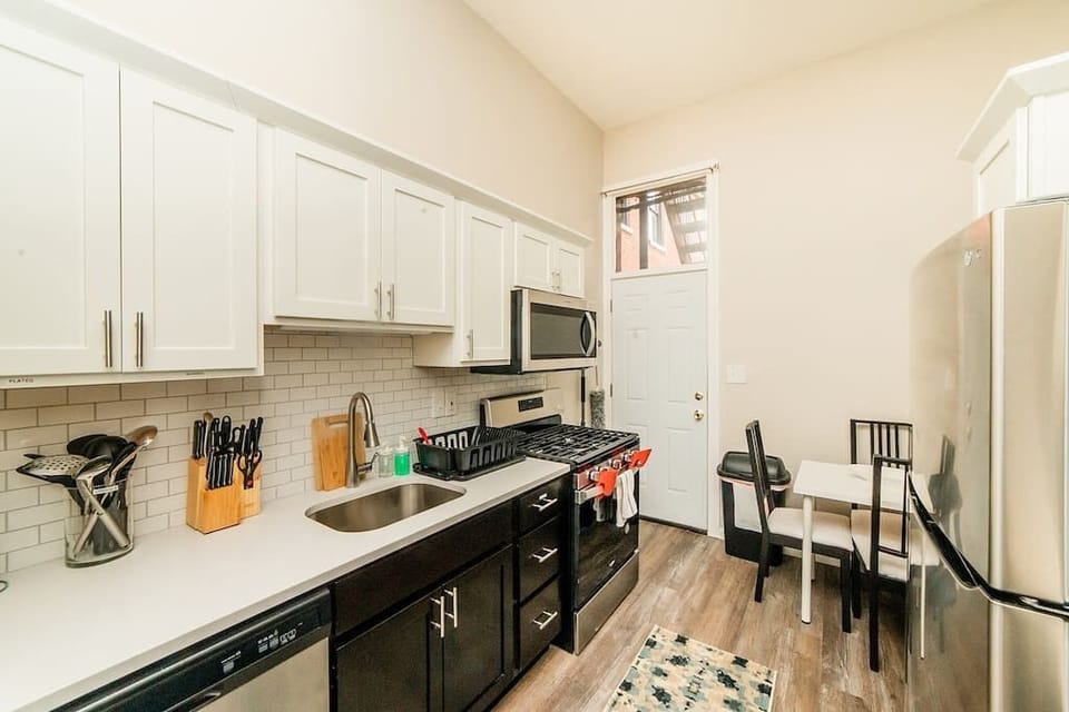 Full Kitchen 