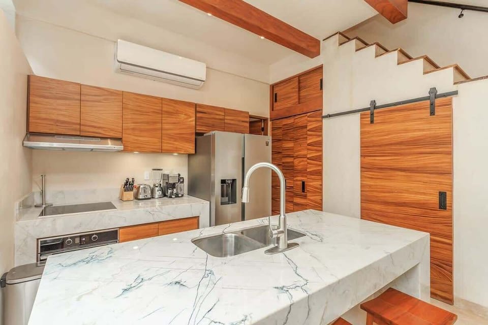 Beautiful brand new kitchen for preparing healthy meals at home.