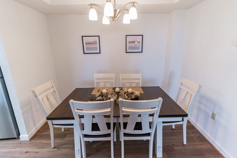 Chair, Furniture, Dining Room, Room, Indoors