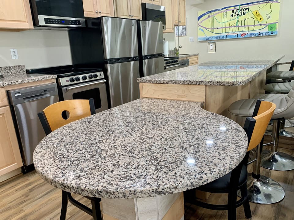 Two tier granite dinning 
Nice