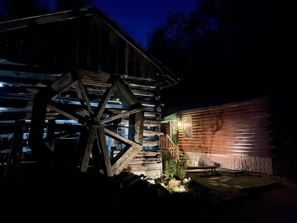 Waterwheel cabin .with operating Waterwheel!