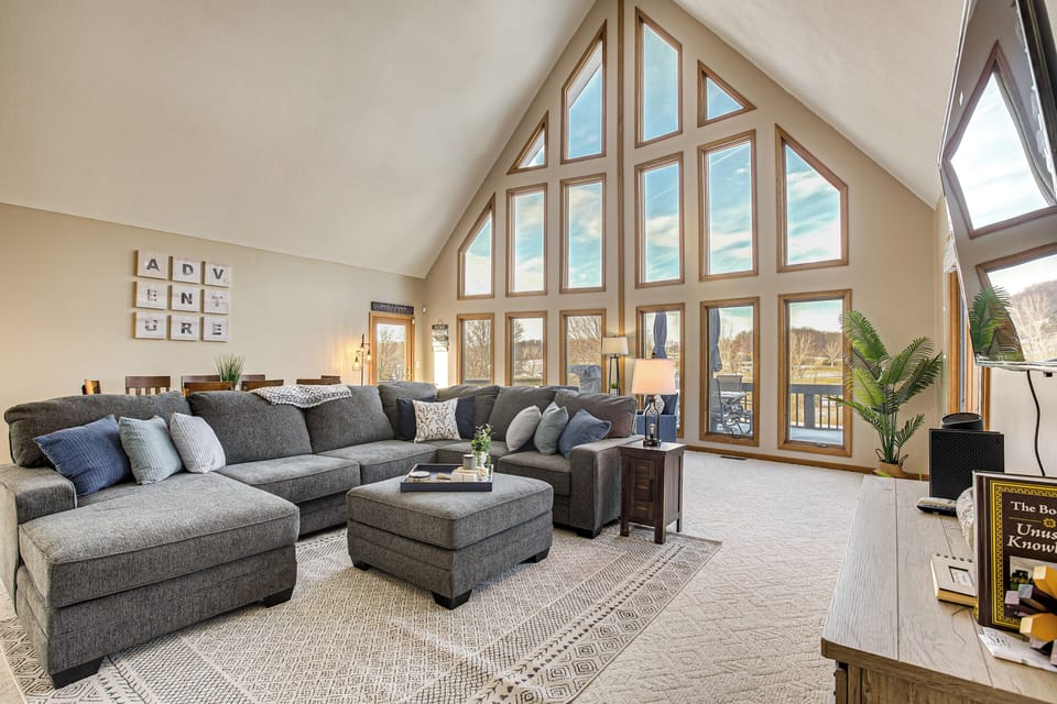 Howard Vacation Rental | 4BR | 3BA | 2 Steps Required | 3,588 Sq Ft