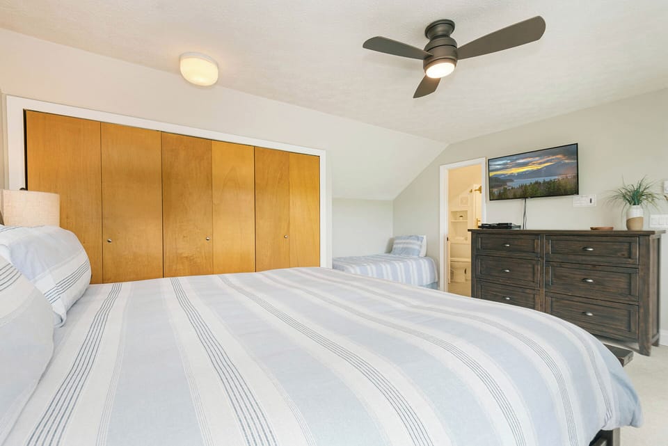 Second Bedroom - King