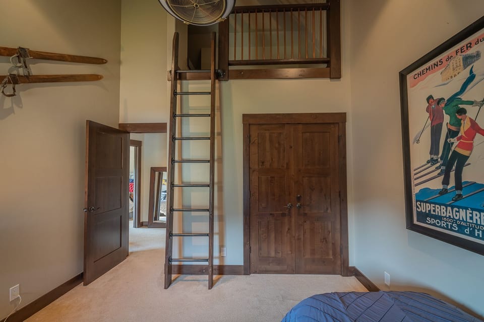 Bedroom #5 (Two Twins)
*Shared  Hall Bathroom with bedroom #4