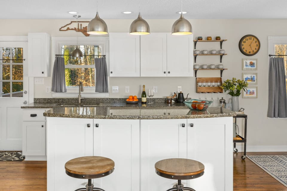 Breakfast bar connecting living and kitchen area