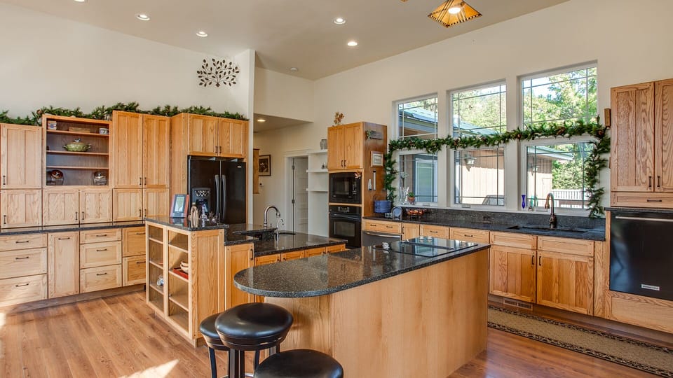 The gourmet in your group will love the full kitchen