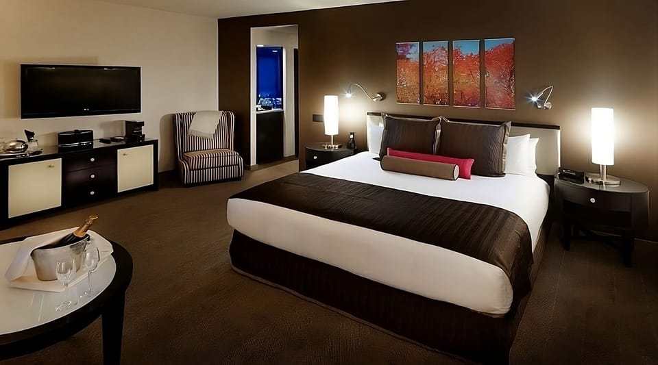 Stretch out after sightseeing in this spacious, quiet bedroom.
