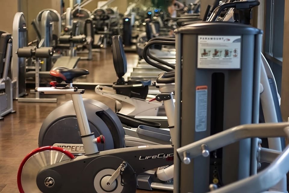 Recharge with a full workout in the well-equipped fitness room.