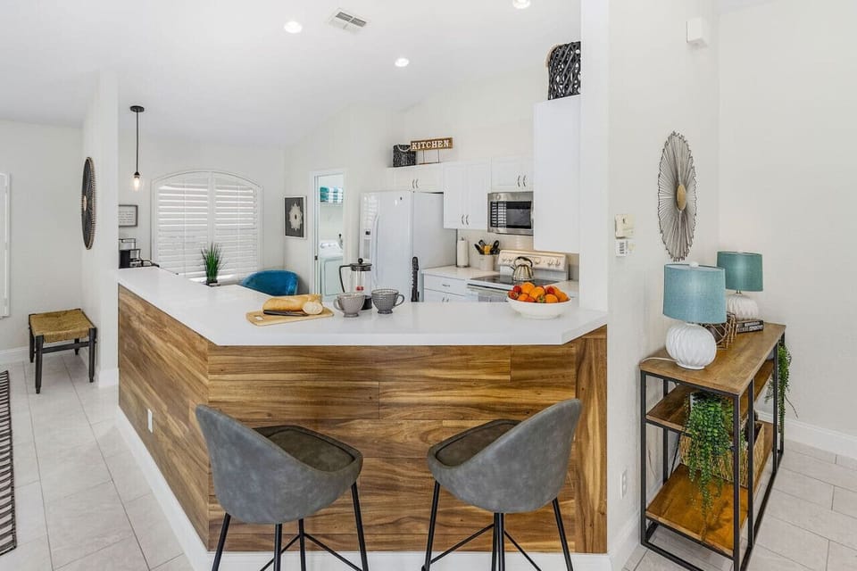 Sociable breakfast bar and open concept kitchen area with coffee bar and nook