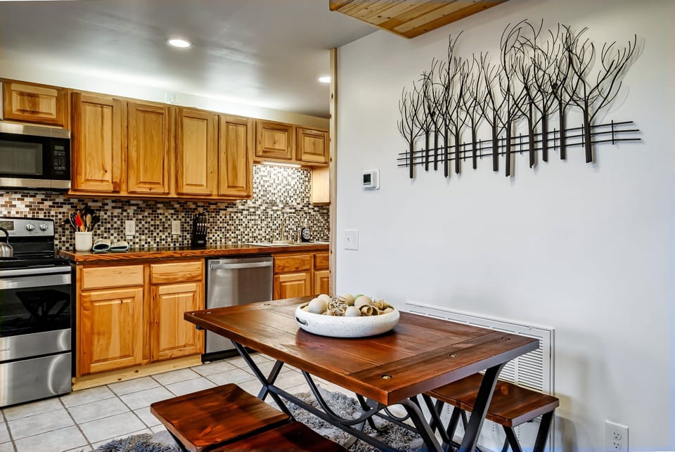 Kitchen/ Dining Area