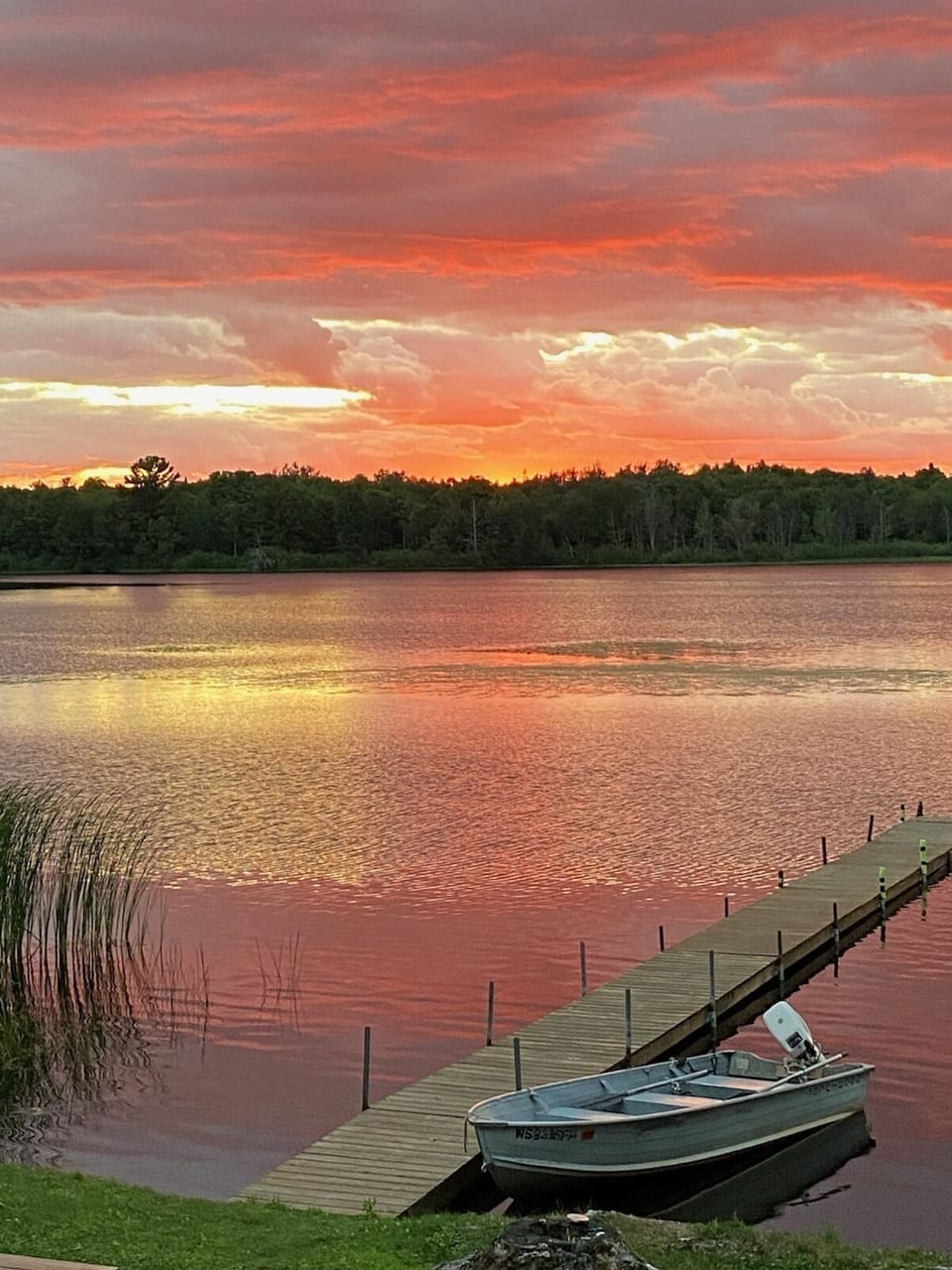 Beautiful sunsets -actual photo from the cottage- boat included in rental