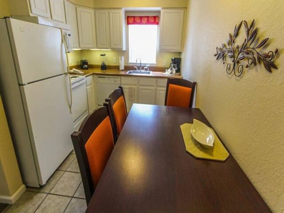 Imagine having 2 kitchens in your fantastic 3 bedroom condominium!