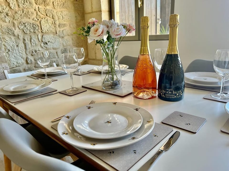 Gite Papillon Dining