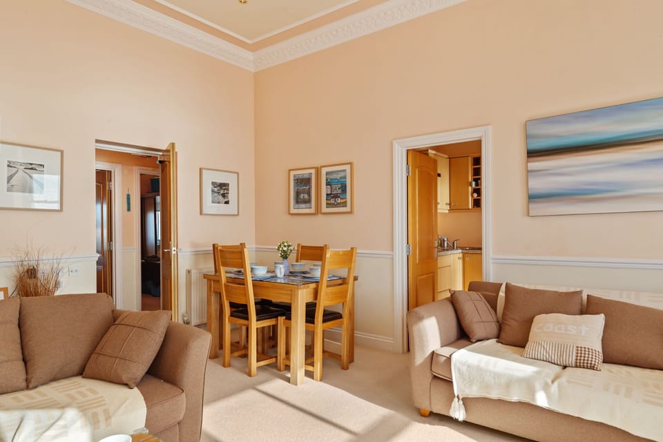 Sea Front Apartment with Spectacular Sea Views