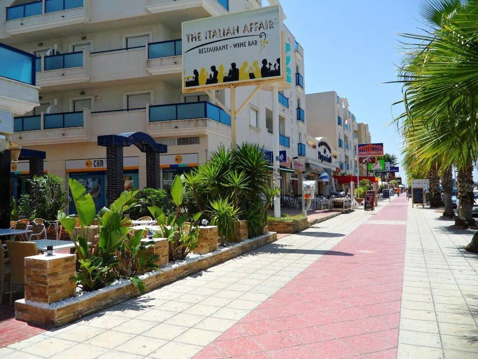 Cabo Roig strip