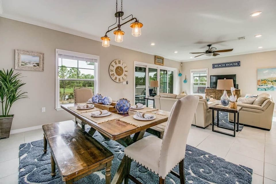 Cozy up to the dining room table, eat at the kitchen bar, or grab a chair on patio.