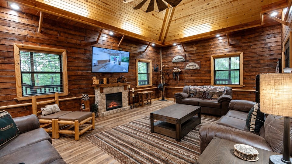 Lazy_Bear_IMG_1836_Living_Room