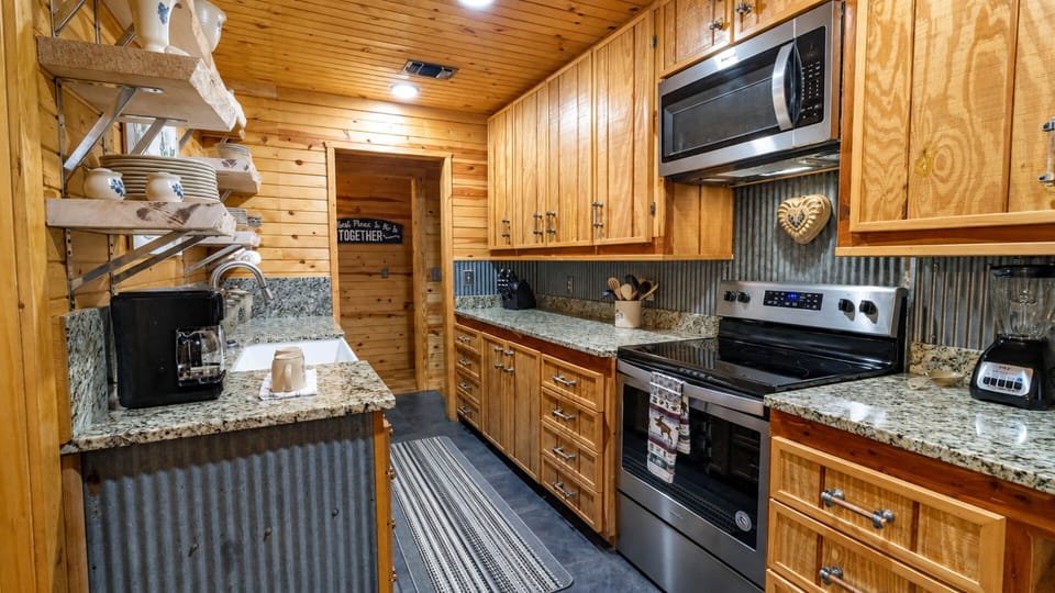 Lazy_Bear_IMG_1837_Kitchen