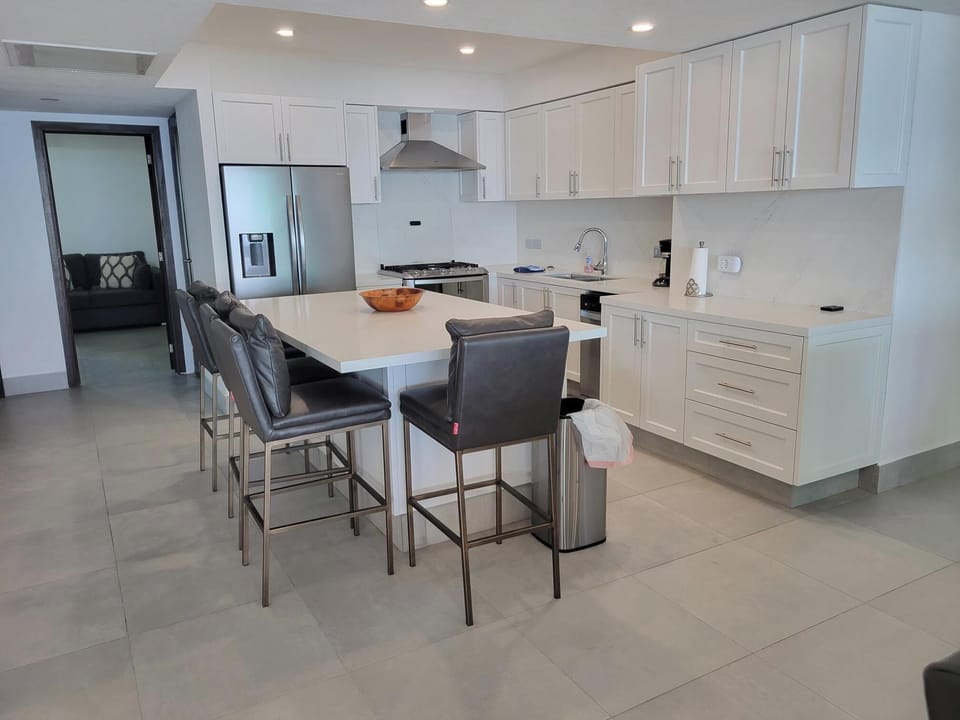 Full gourmet kitchen 